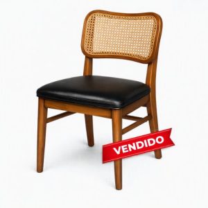 Cadeiras Palinha com estofado de courino.